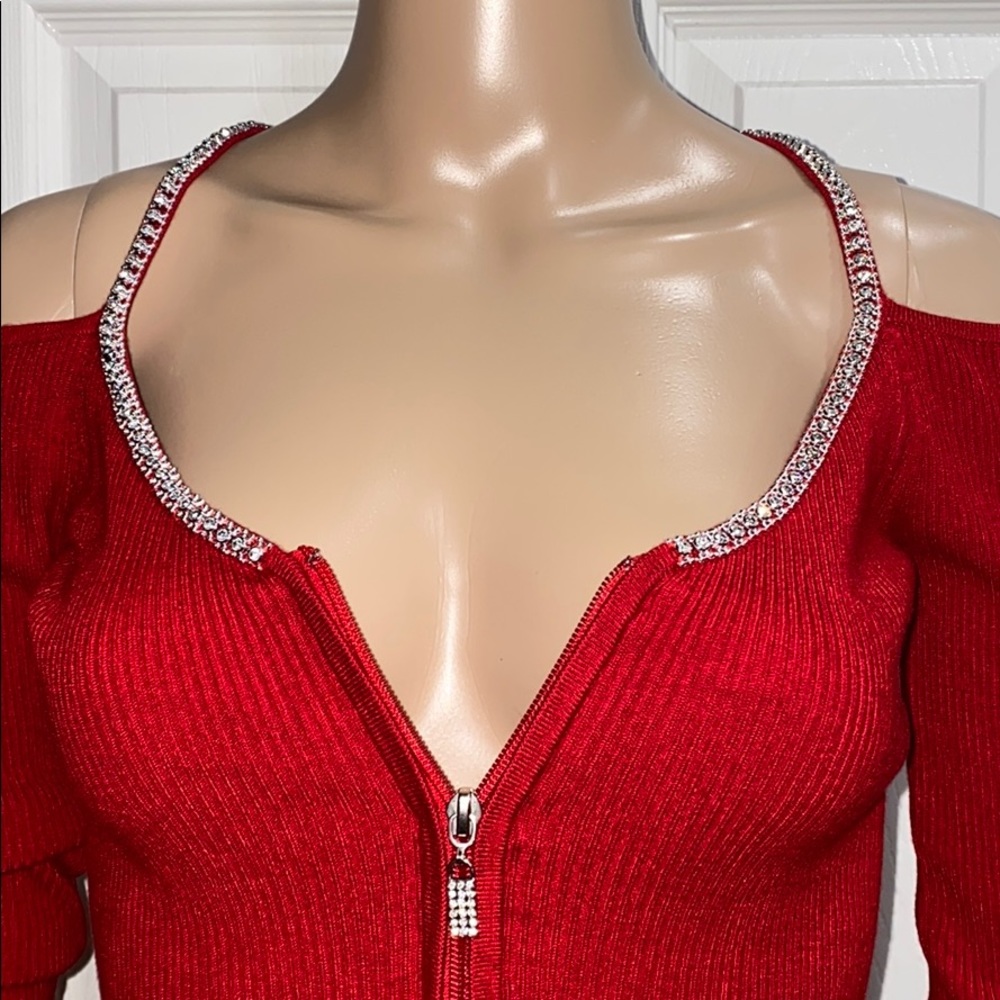 ❤️Beautiful Cold Shoulder Zipper Front Red Top
